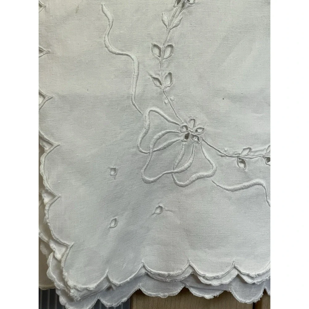 Vintage White Linen Floral Embroidered Tablecloth Dinning Cottagecore Farmhouse